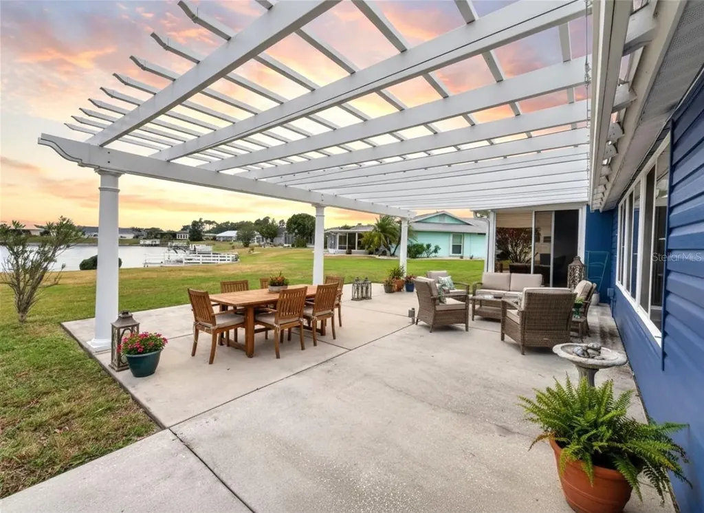 1810 Milford Circle Sun City Center FL 33573