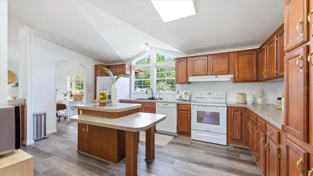 6125 Shirley Avenue Gibsonton FL 33534
