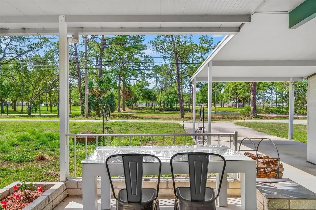 760 71st Avenue N St Petersburg FL 33702