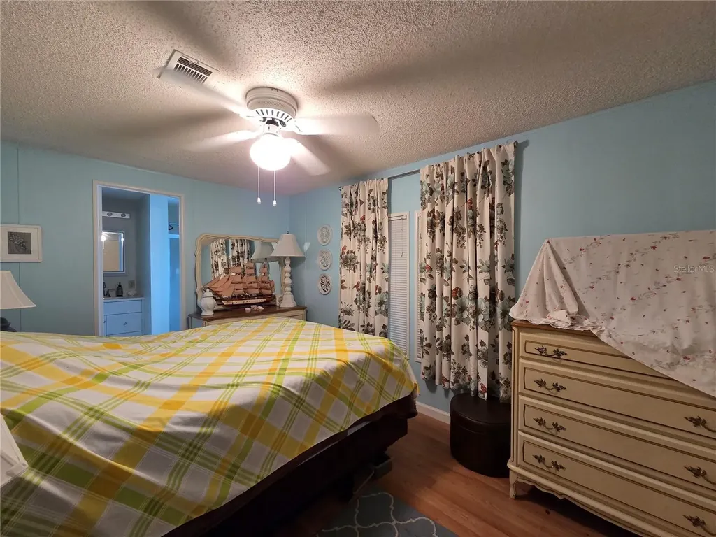 4157 71st Lane N St Petersburg FL 33709