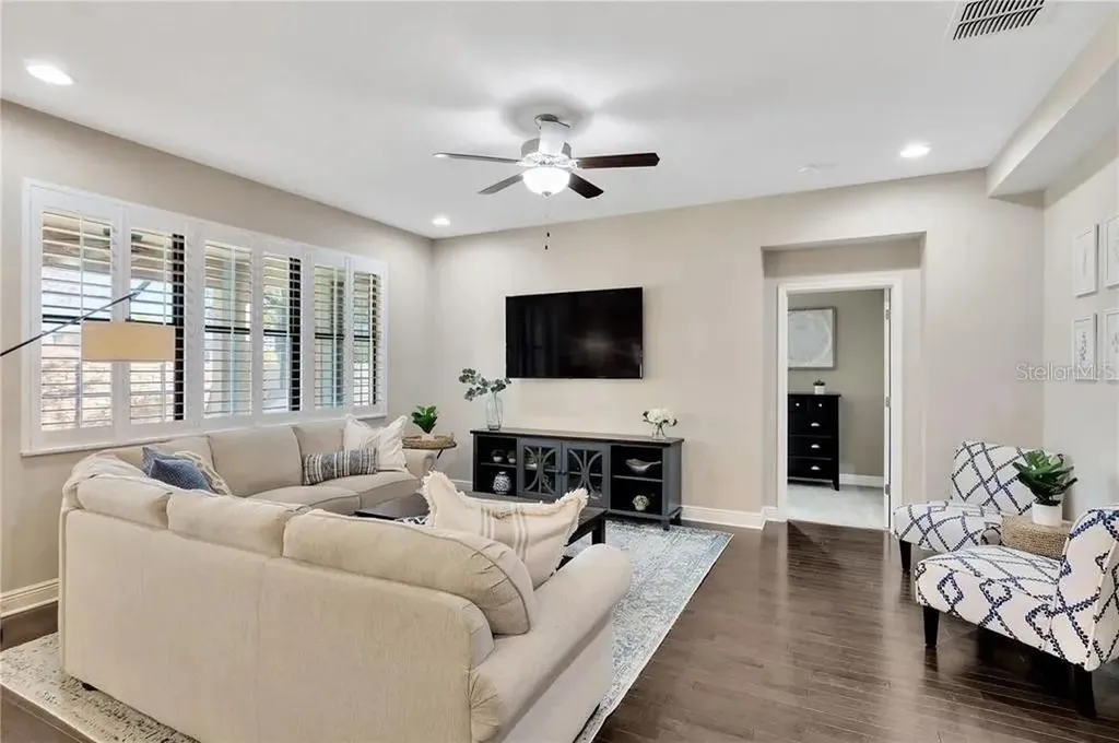 1607 Feather Grass Loop Lutz FL 33558