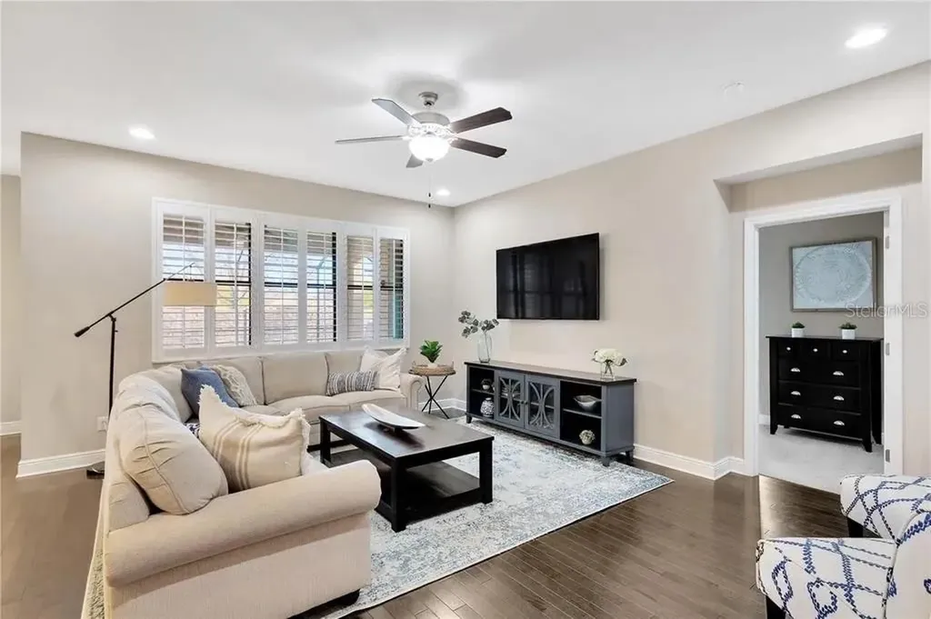 1607 Feather Grass Loop Lutz FL 33558