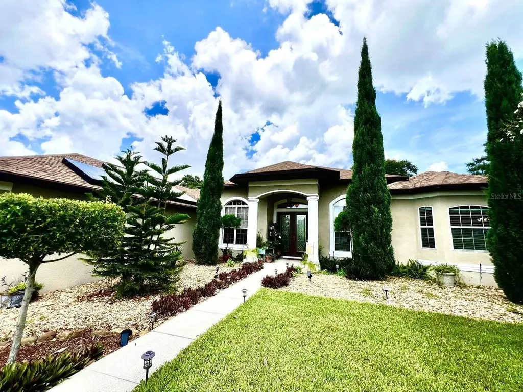 16325 Magnolia Bluff Drive Montverde FL 34756