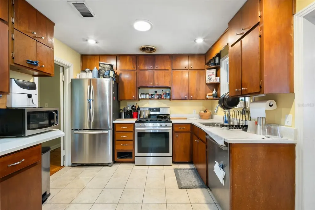 2034 NW 8th Place Gainesville FL 32603