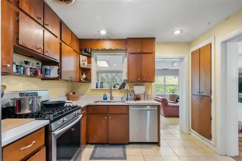 2034 NW 8th Place Gainesville FL 32603