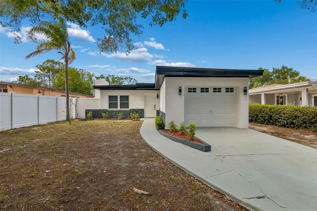 7439 37th Avenue N St Petersburg FL 33710