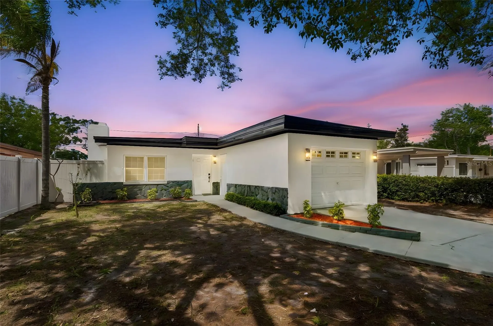 7439 37th Avenue N St Petersburg FL 33710