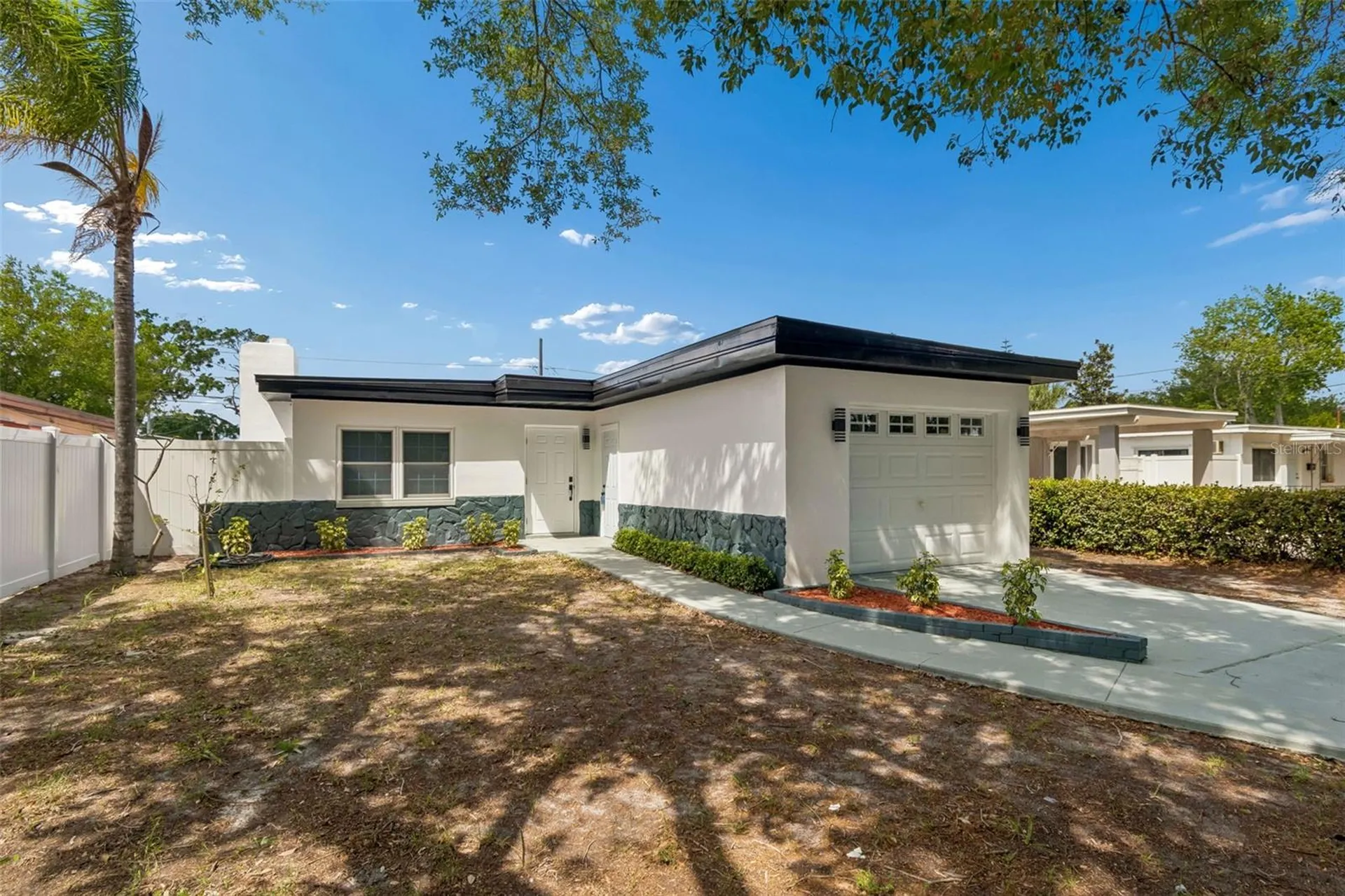 7439 37th Avenue N St Petersburg FL 33710