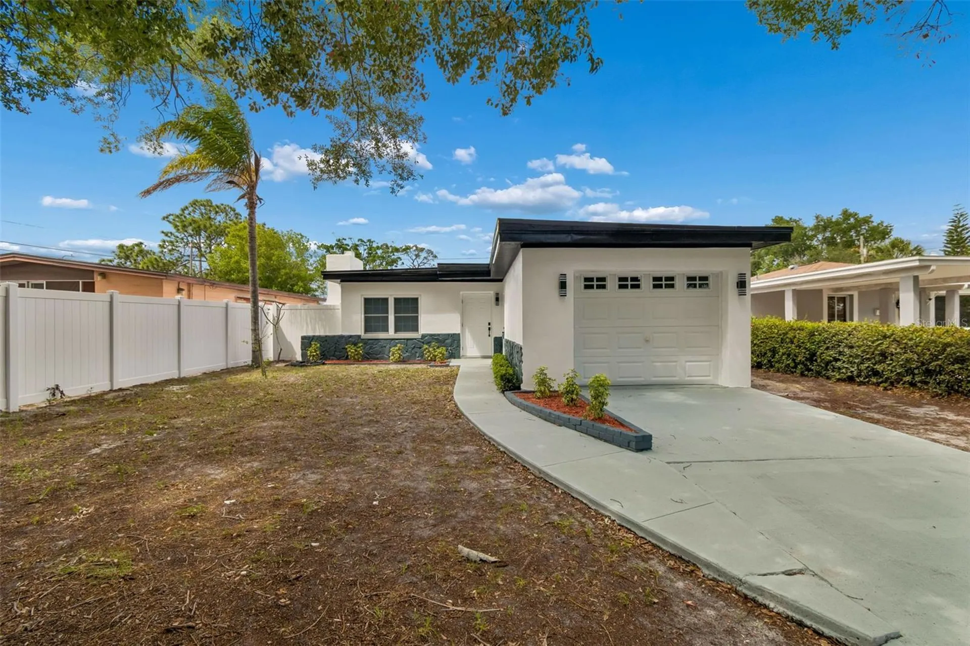 7439 37th Avenue N St Petersburg FL 33710