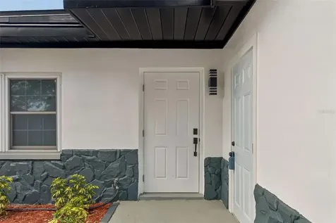 7439 37th Avenue N St Petersburg FL 33710