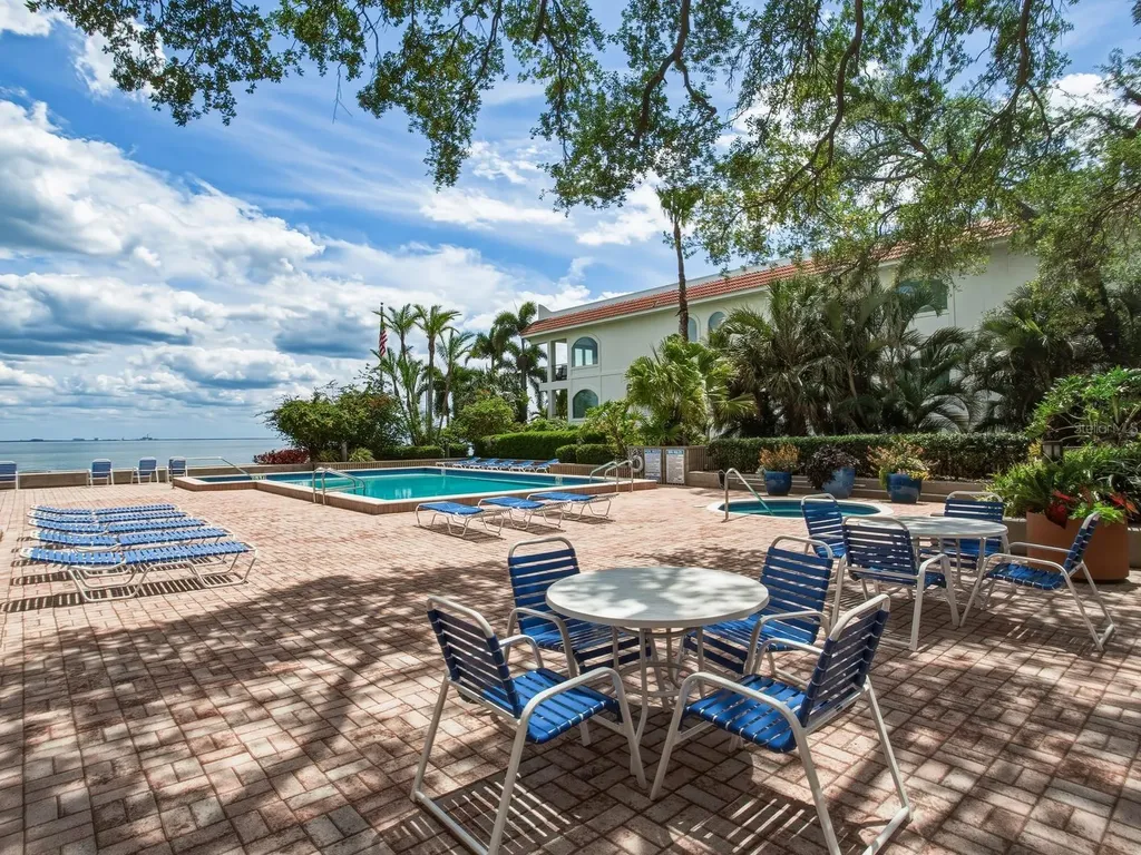 2413 Bayshore Boulevard Tampa FL 33629