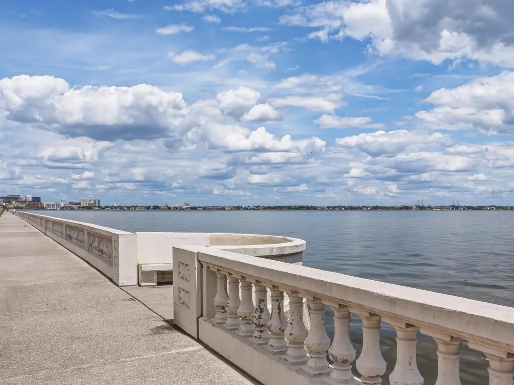 2413 Bayshore Boulevard Tampa FL 33629