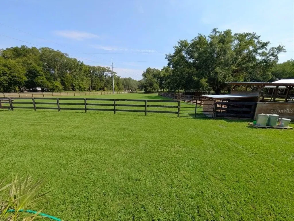 15243 S Highway 25 Weirsdale FL 32195