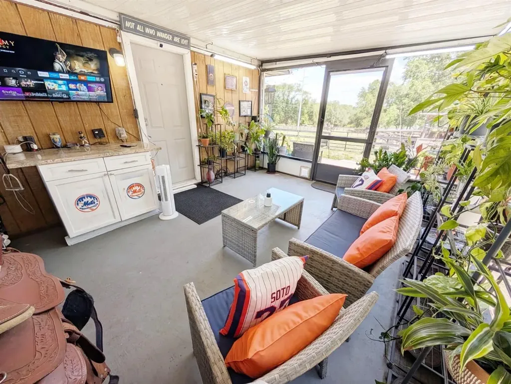 15243 S Highway 25 Weirsdale FL 32195