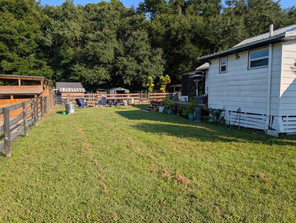 15243 S Highway 25 Weirsdale FL 32195