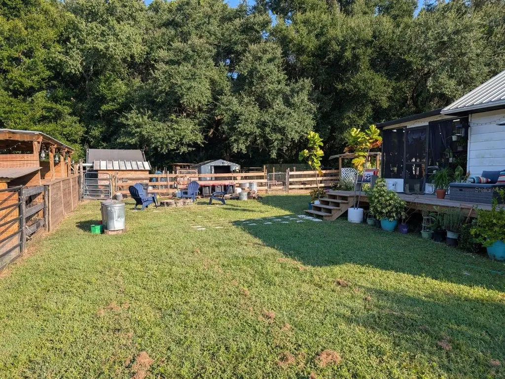 15243 S Highway 25 Weirsdale FL 32195