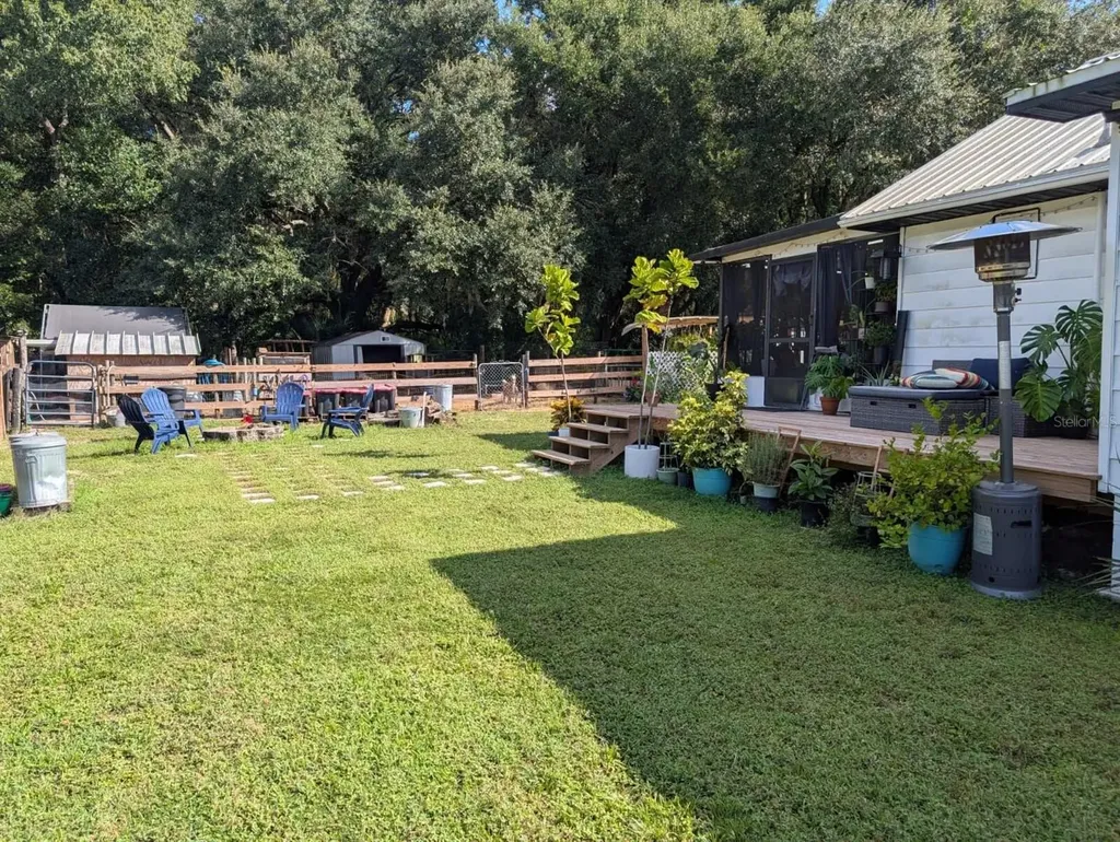15243 S Highway 25 Weirsdale FL 32195