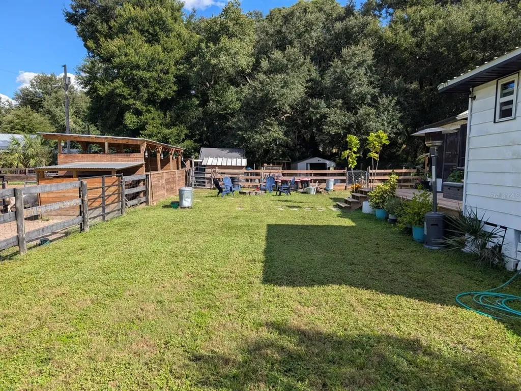 15243 S Highway 25 Weirsdale FL 32195