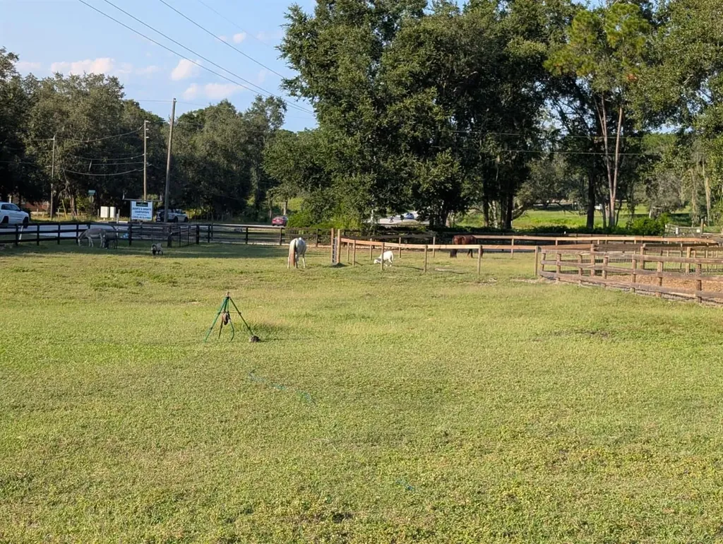 15243 S Highway 25 Weirsdale FL 32195