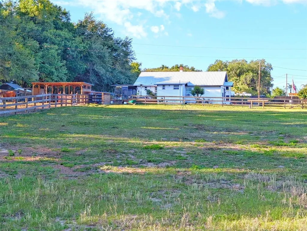 15243 S Highway 25 Weirsdale FL 32195