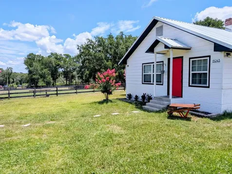 15243 S Highway 25 Weirsdale FL 32195