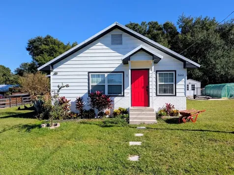 15243 S Highway 25 Weirsdale FL 32195