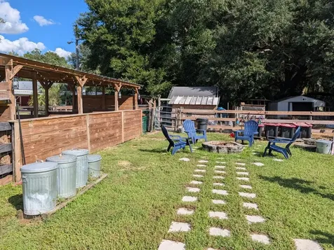 15243 S Highway 25 Weirsdale FL 32195