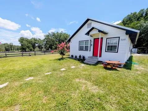 15243 S Highway 25 Weirsdale FL 32195