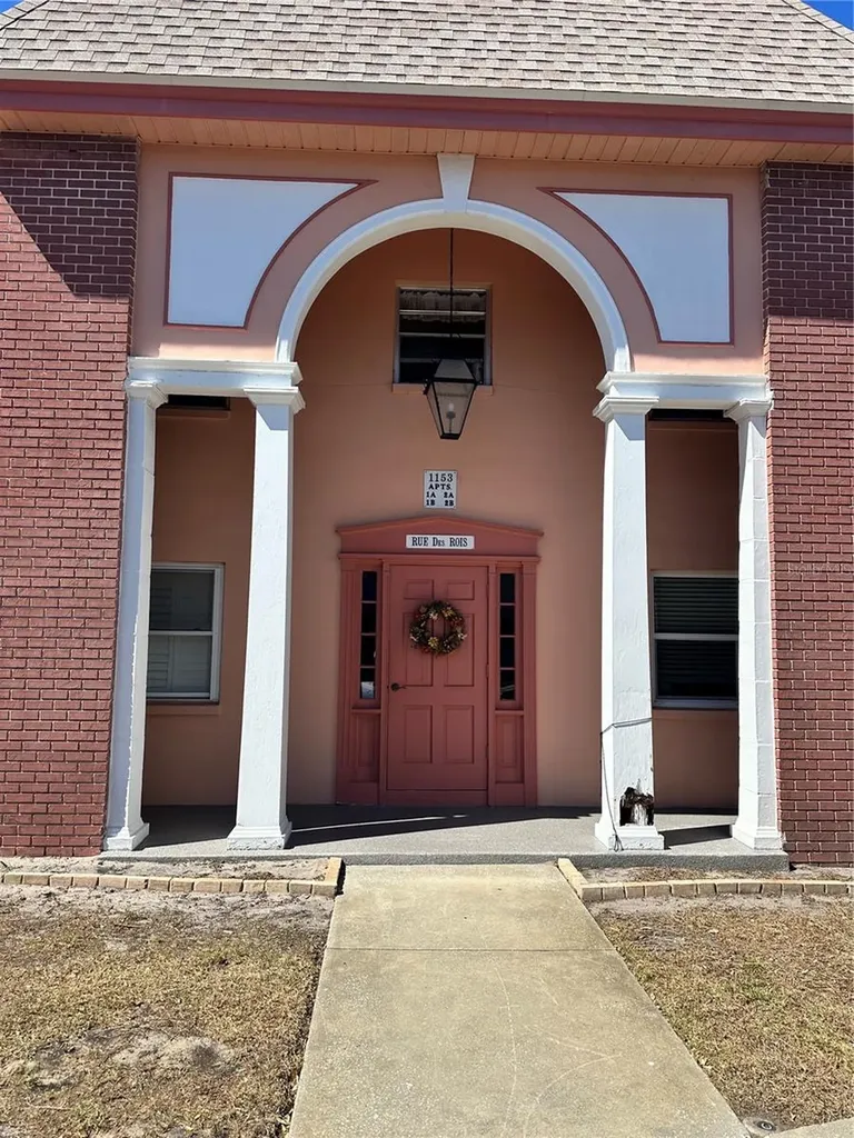 1153 Rue Des Rois South Pasadena FL 33707