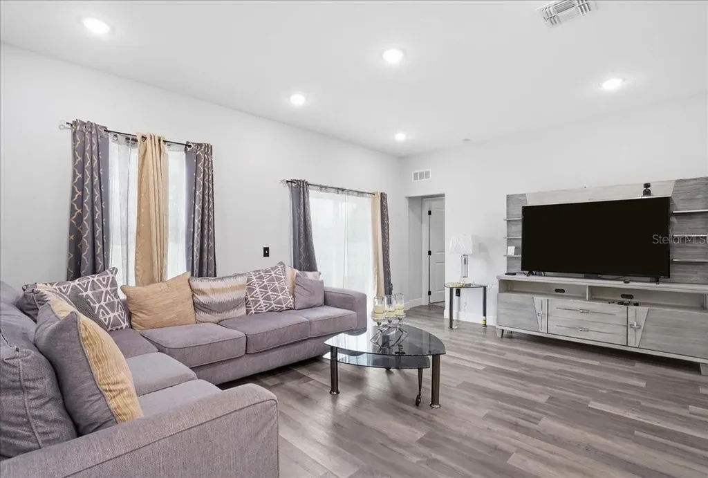 2125 Hibiscus Place Poinciana FL 34759
