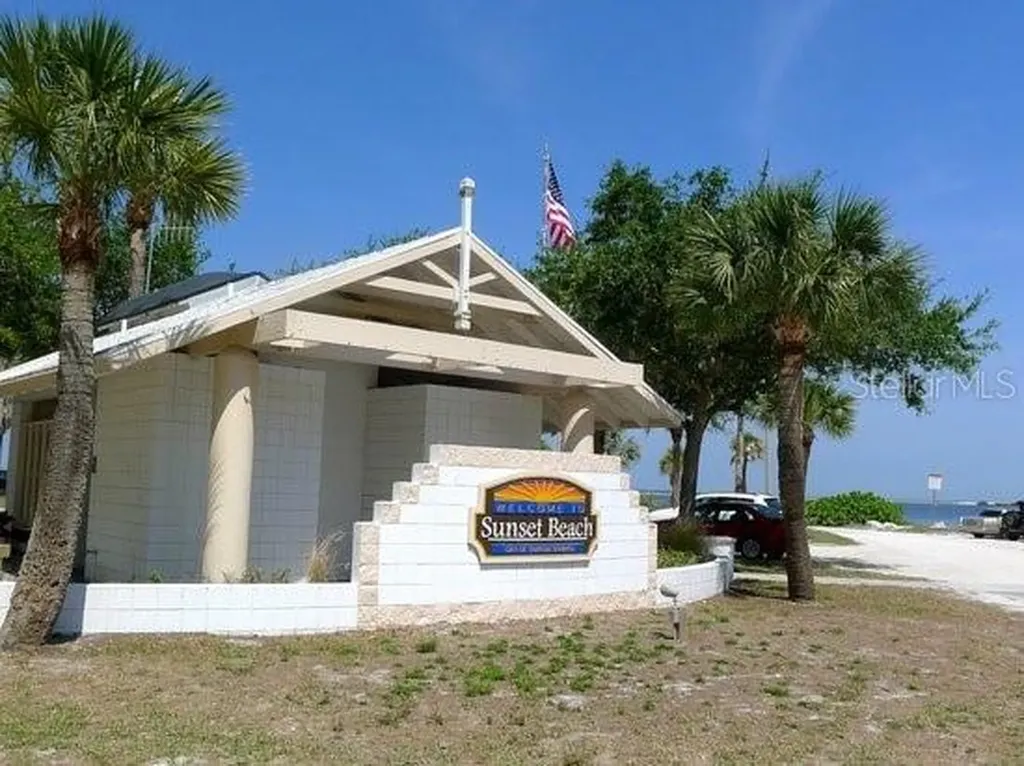 656 Windrush Bay Drive Tarpon Springs FL 34689