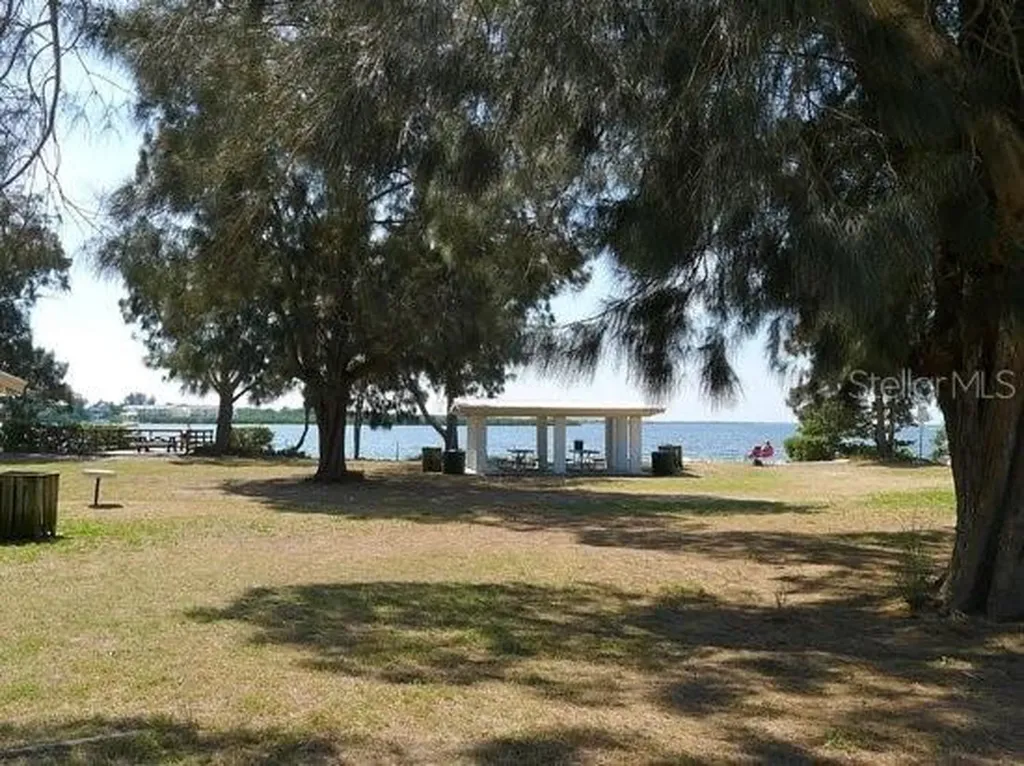 656 Windrush Bay Drive Tarpon Springs FL 34689