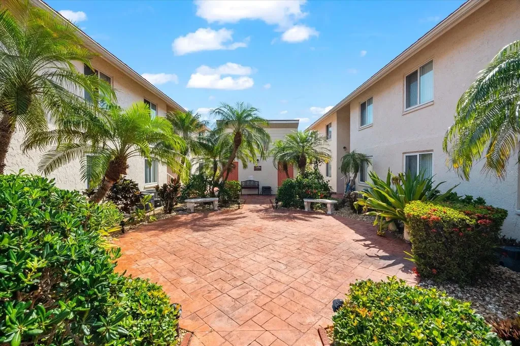 6708 Sarasea Circle Sarasota FL 34242