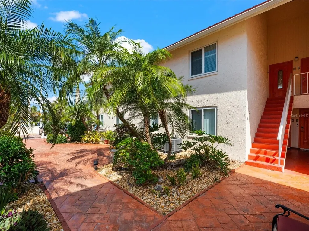 6708 Sarasea Circle Sarasota FL 34242
