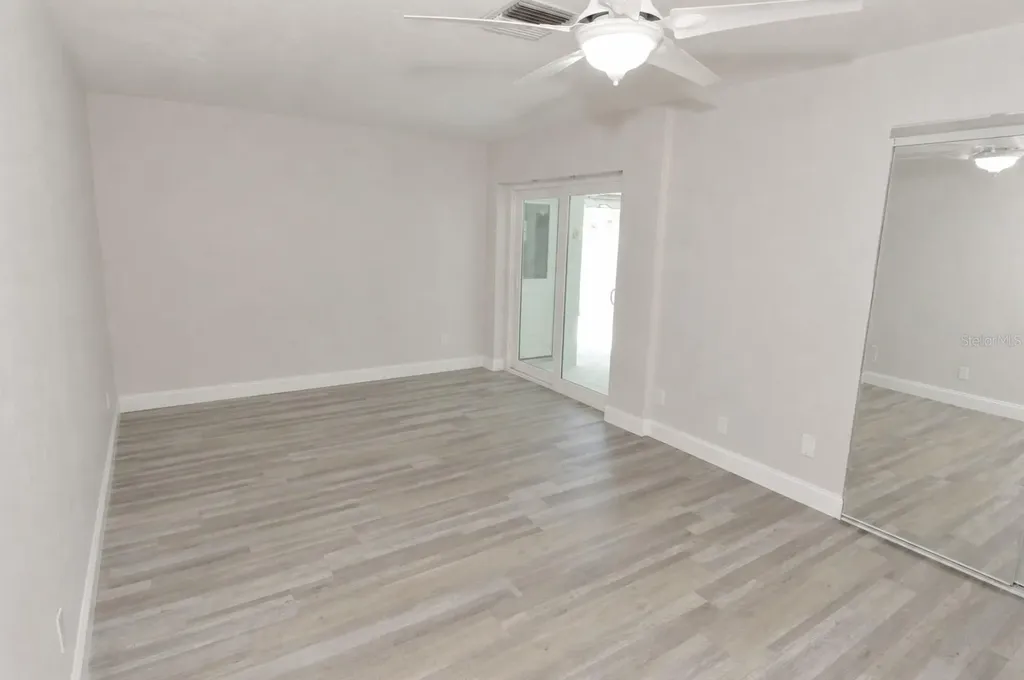 143 N Boca Ciega Point St Petersburg FL 33708