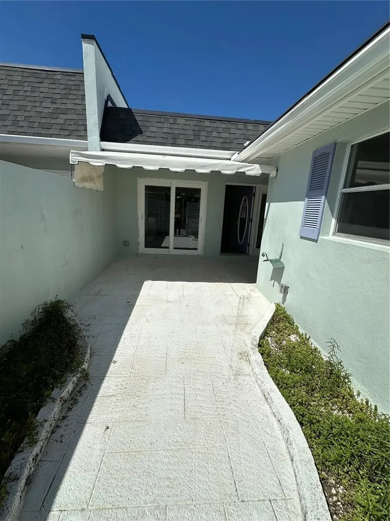 143 N Boca Ciega Point St Petersburg FL 33708