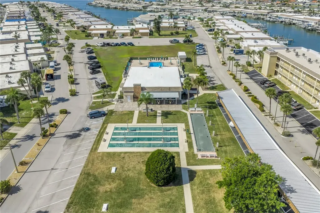 143 N Boca Ciega Point St Petersburg FL 33708