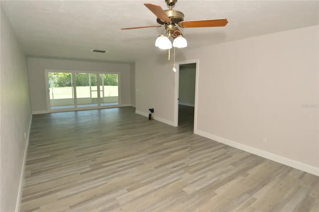 143 N Boca Ciega Point St Petersburg FL 33708