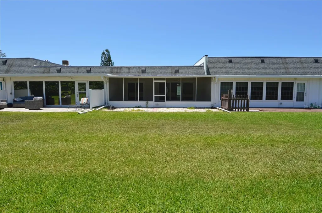 143 N Boca Ciega Point St Petersburg FL 33708