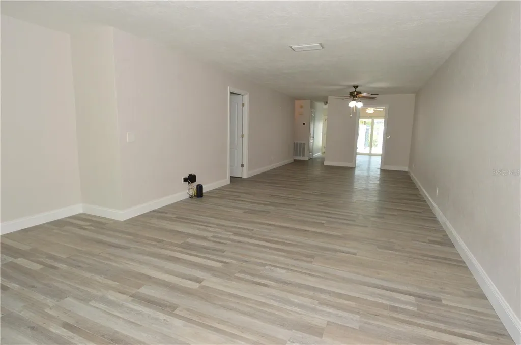 143 N Boca Ciega Point St Petersburg FL 33708