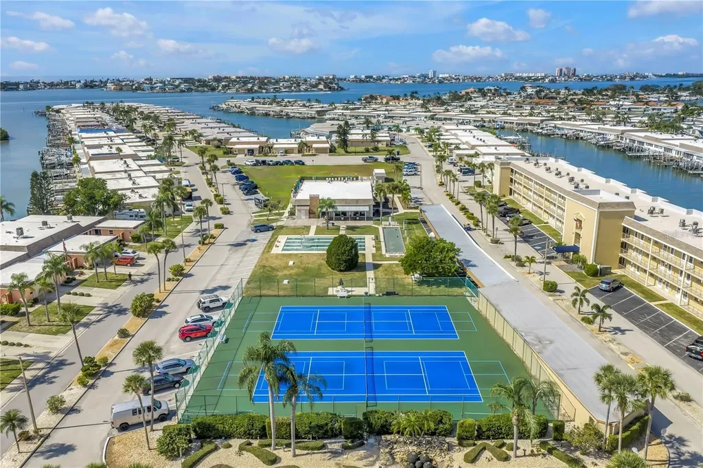 143 N Boca Ciega Point St Petersburg FL 33708