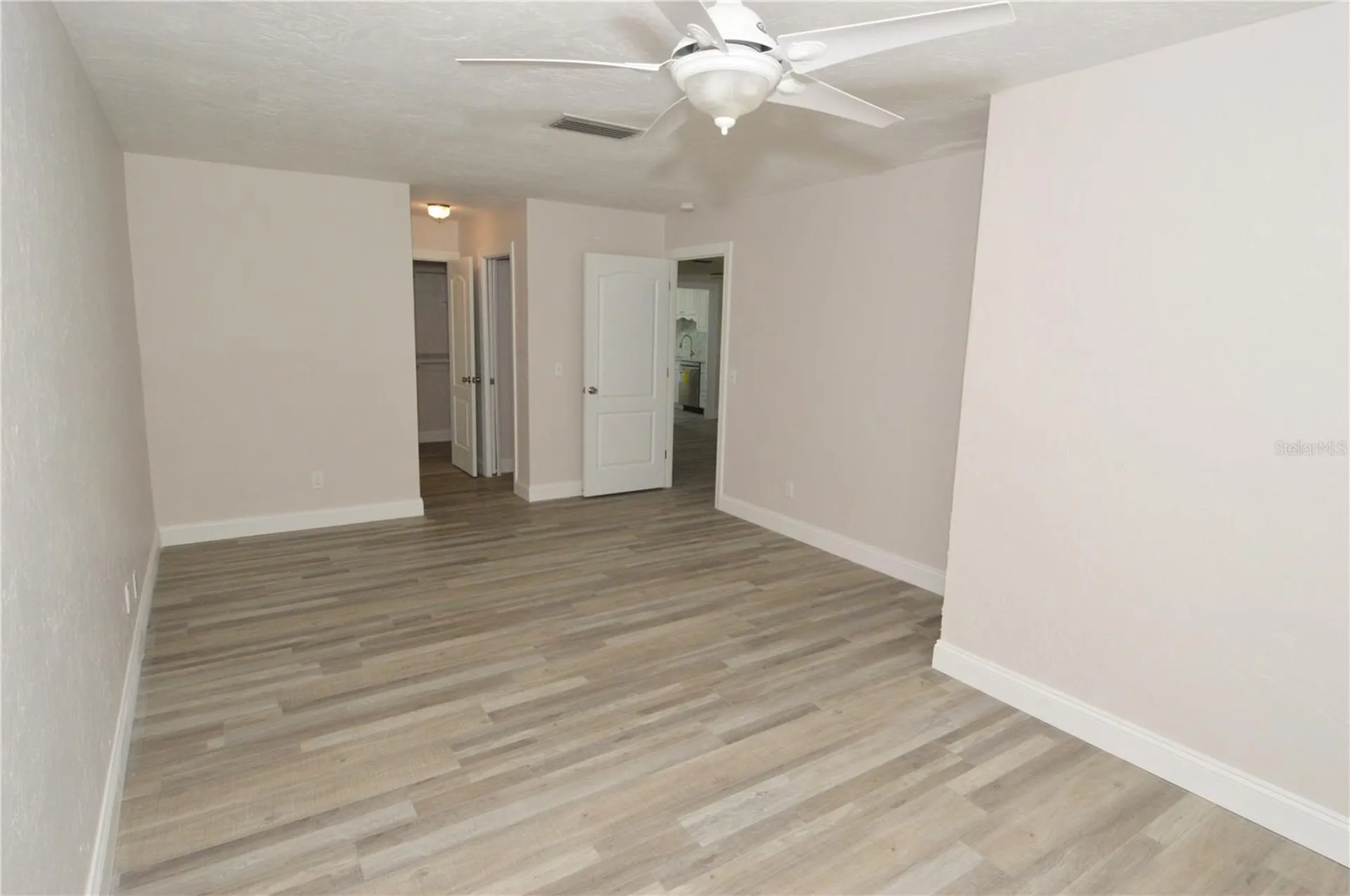 143 N Boca Ciega Point St Petersburg FL 33708