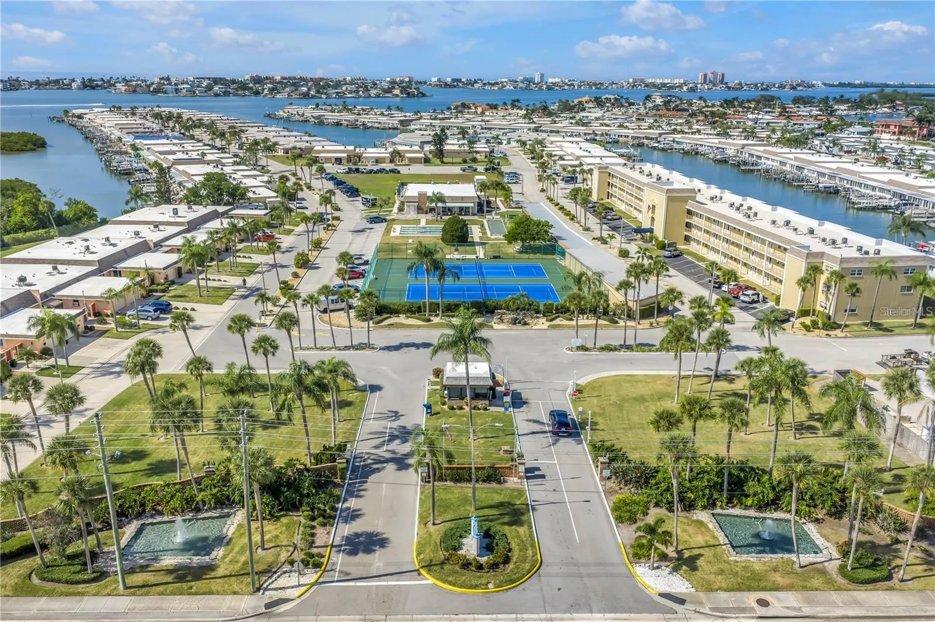 143 N Boca Ciega Point St Petersburg FL 33708
