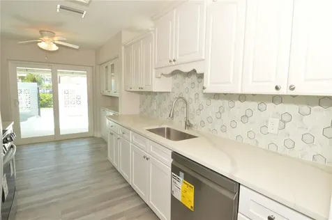 143 N Boca Ciega Point St Petersburg FL 33708
