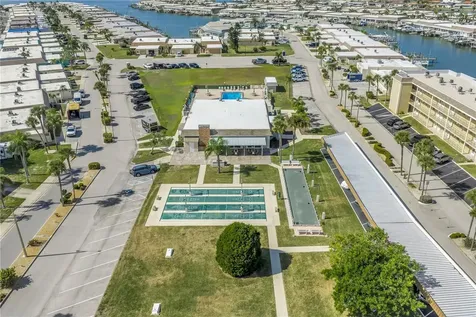 143 N Boca Ciega Point St Petersburg FL 33708