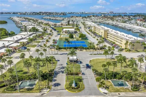 143 N Boca Ciega Point St Petersburg FL 33708