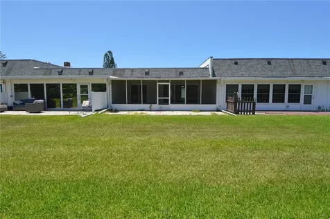 143 N Boca Ciega Point St Petersburg FL 33708