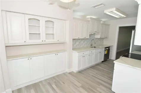 143 N Boca Ciega Point St Petersburg FL 33708