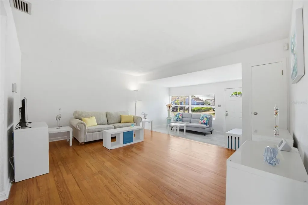 310 40th Street S St Petersburg FL 33711