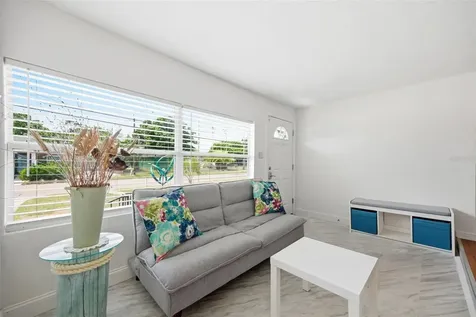 310 40th Street S St Petersburg FL 33711